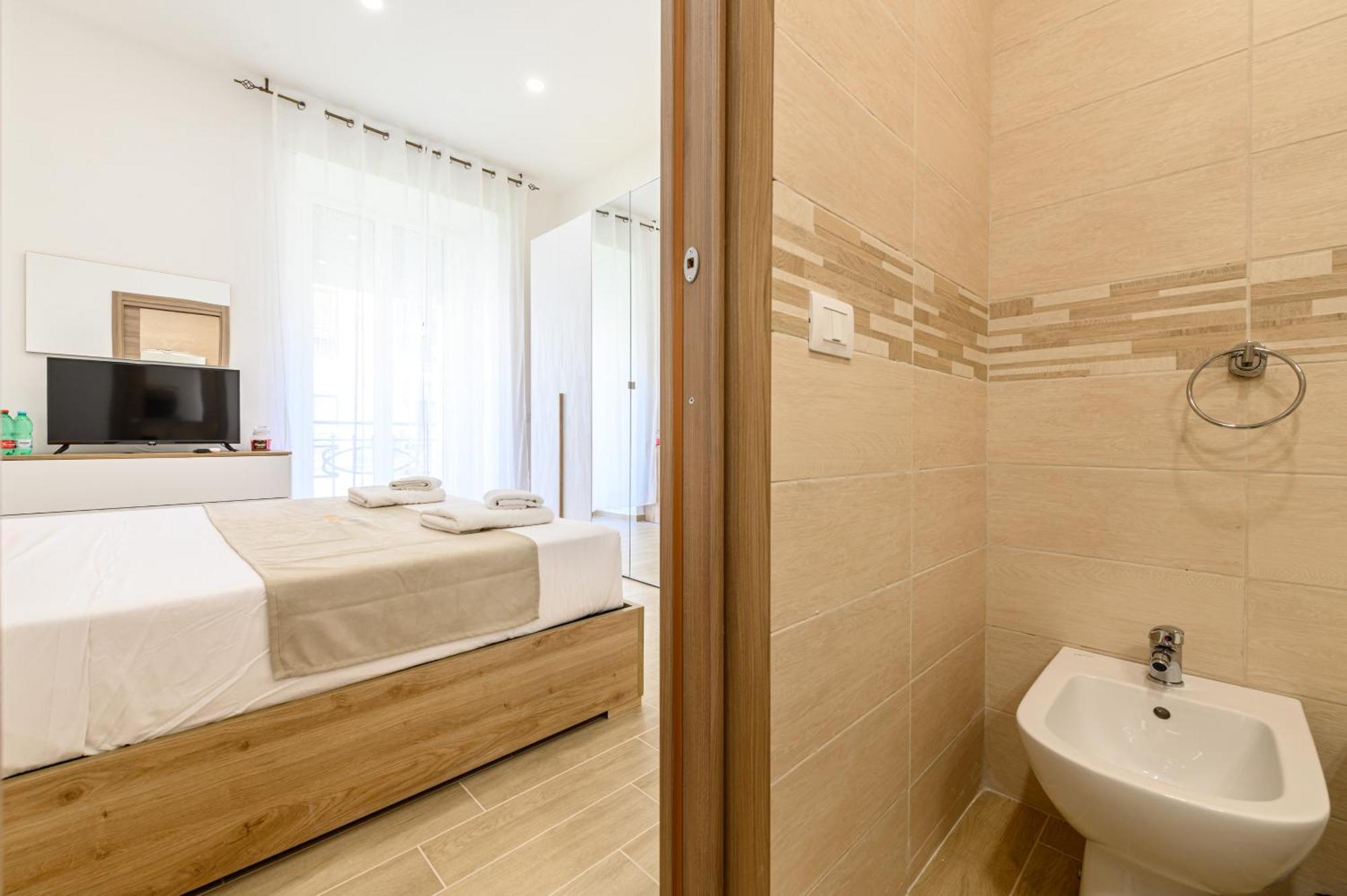 Domus Romeo Apartment Napoli Bagian luar foto