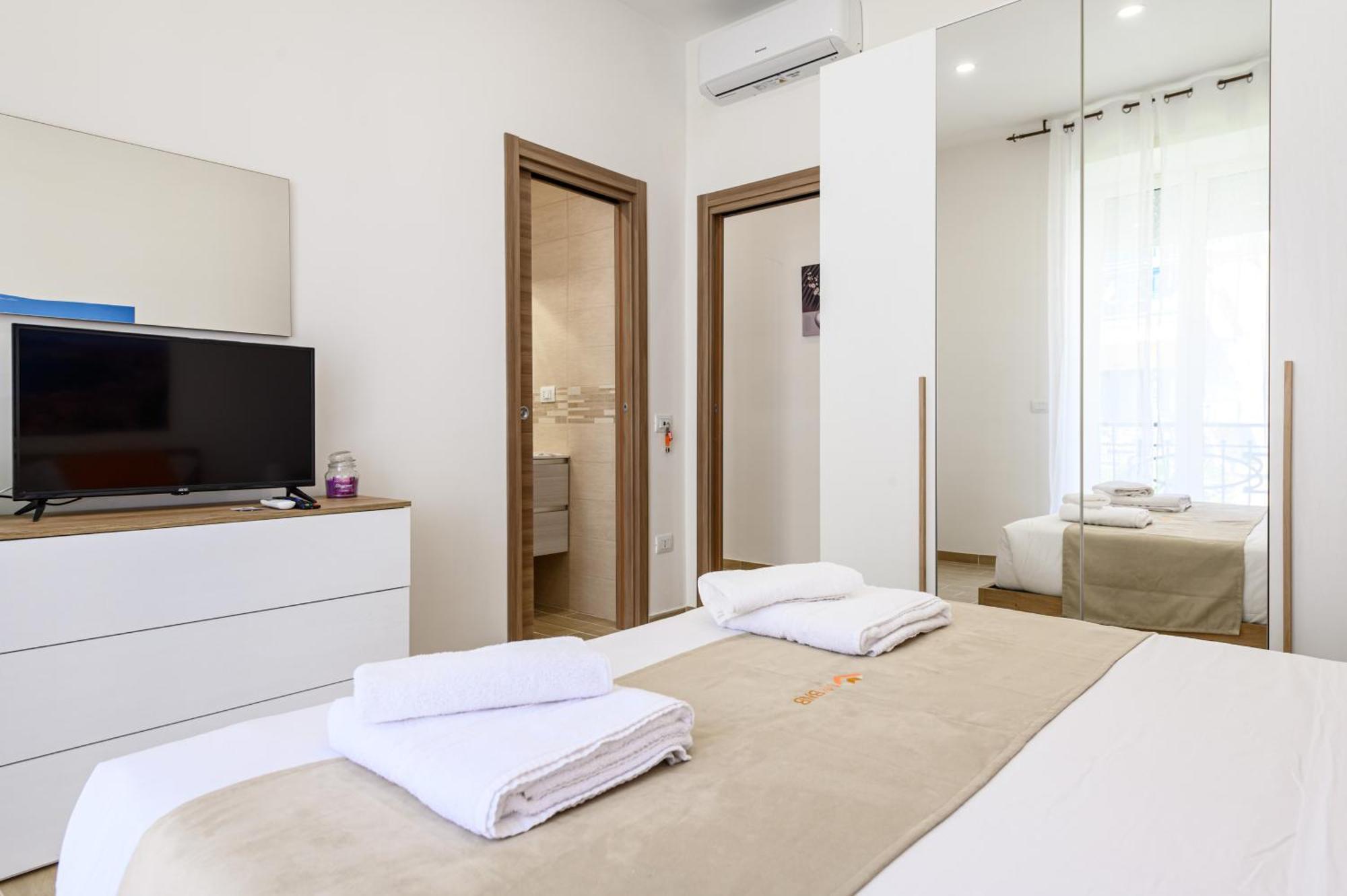 Domus Romeo Apartment Napoli Bagian luar foto