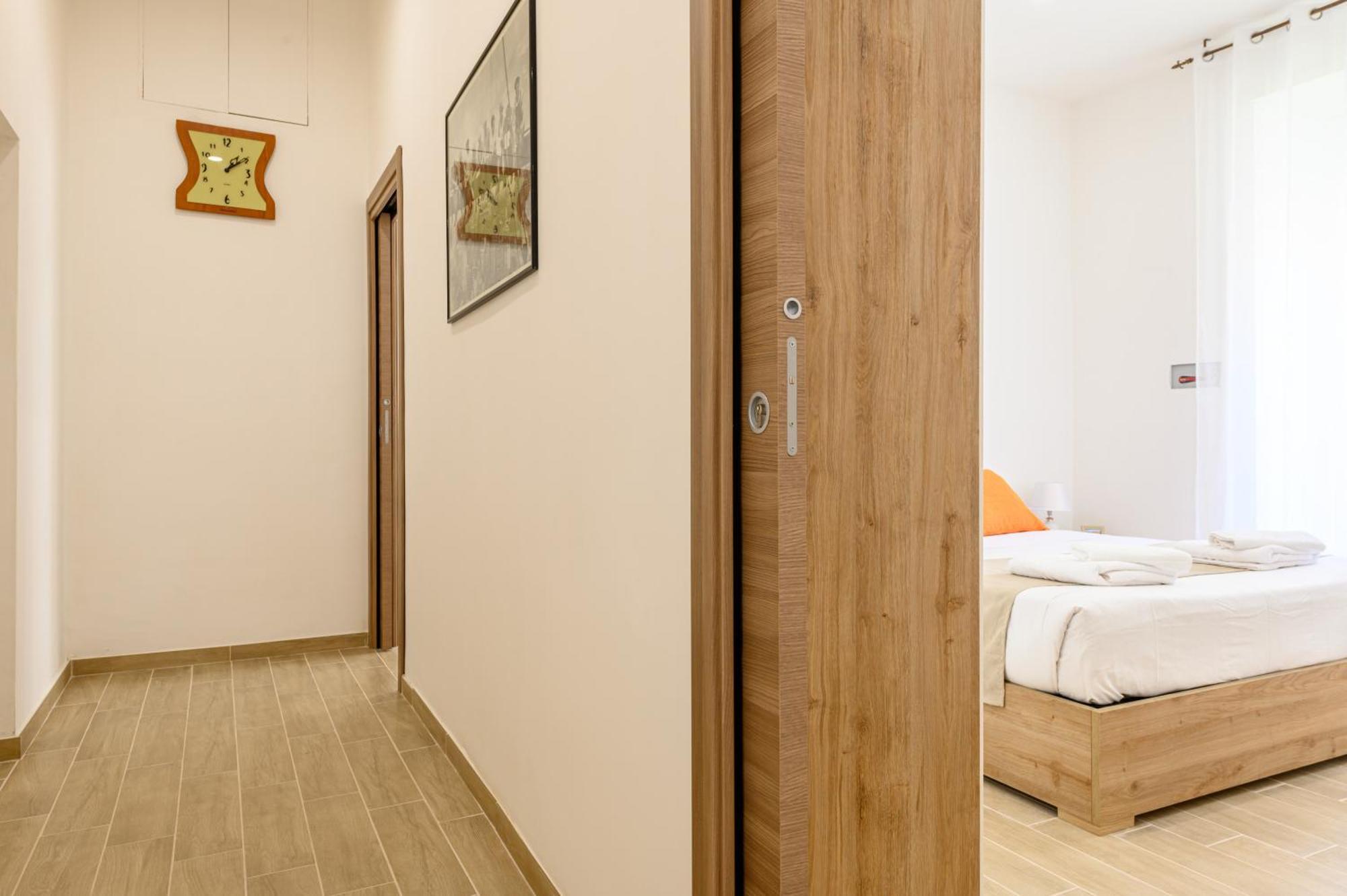 Domus Romeo Apartment Napoli Bagian luar foto