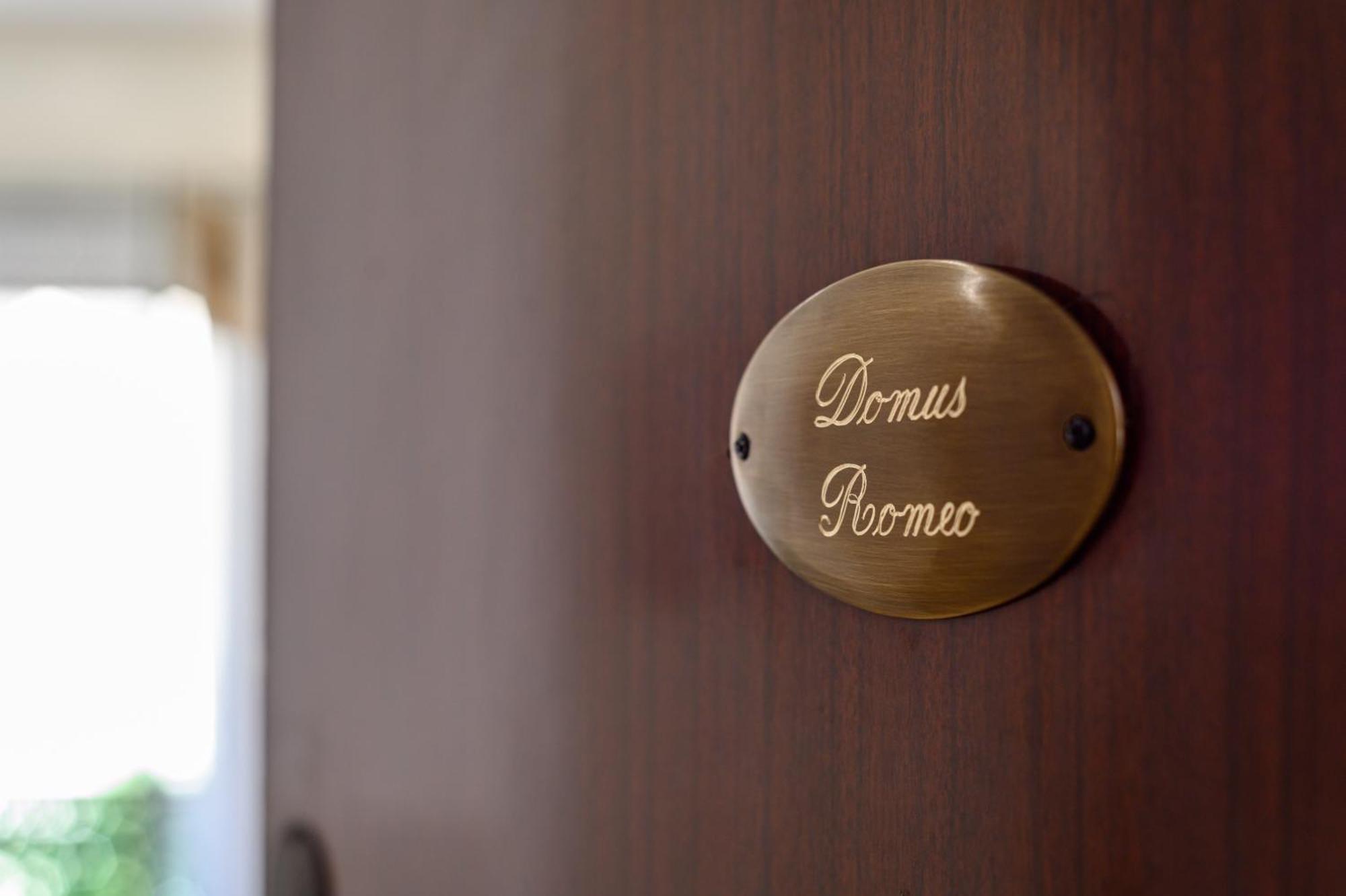 Domus Romeo Apartment Napoli Bagian luar foto