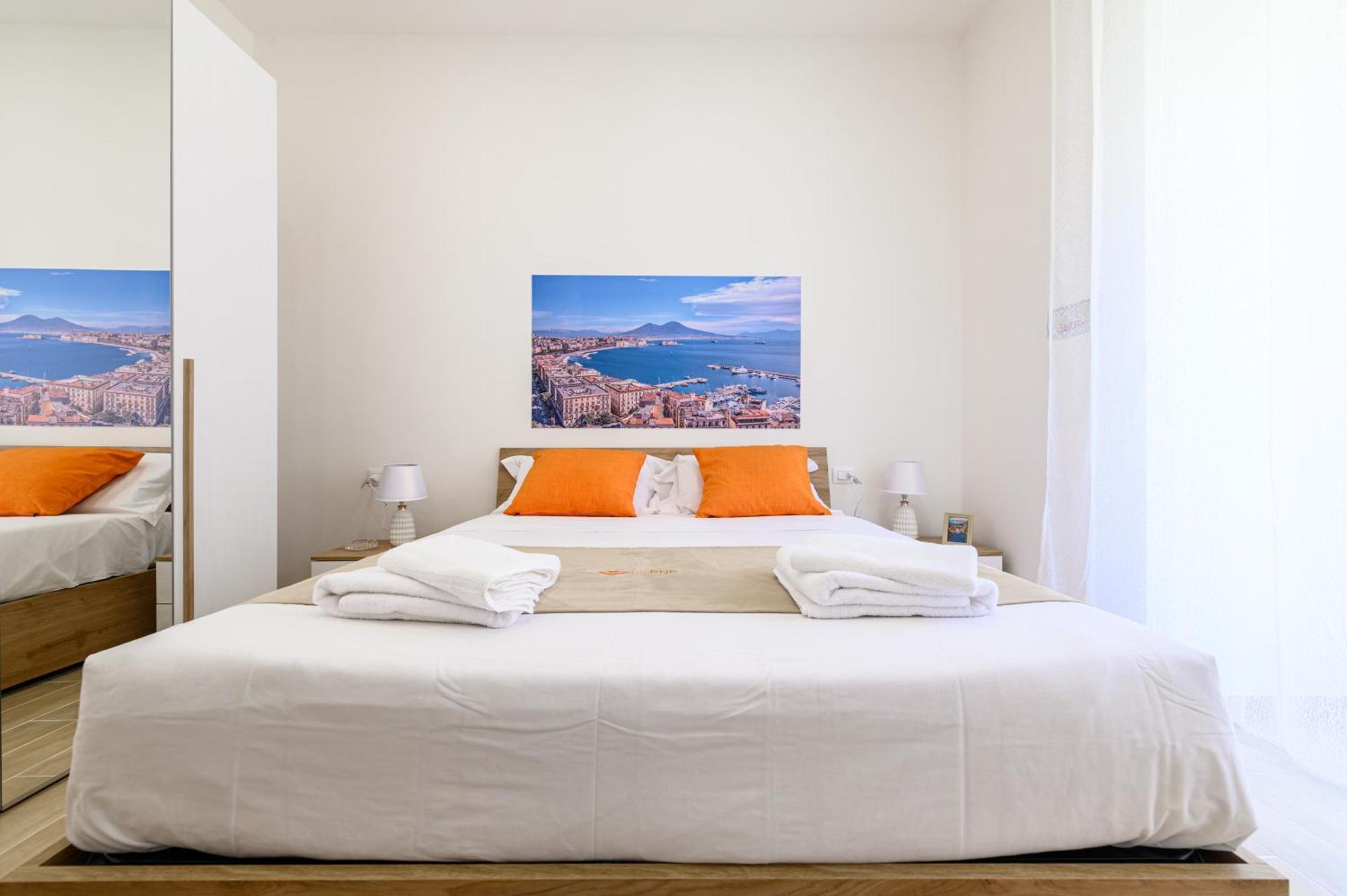 Domus Romeo Apartment Napoli Bagian luar foto